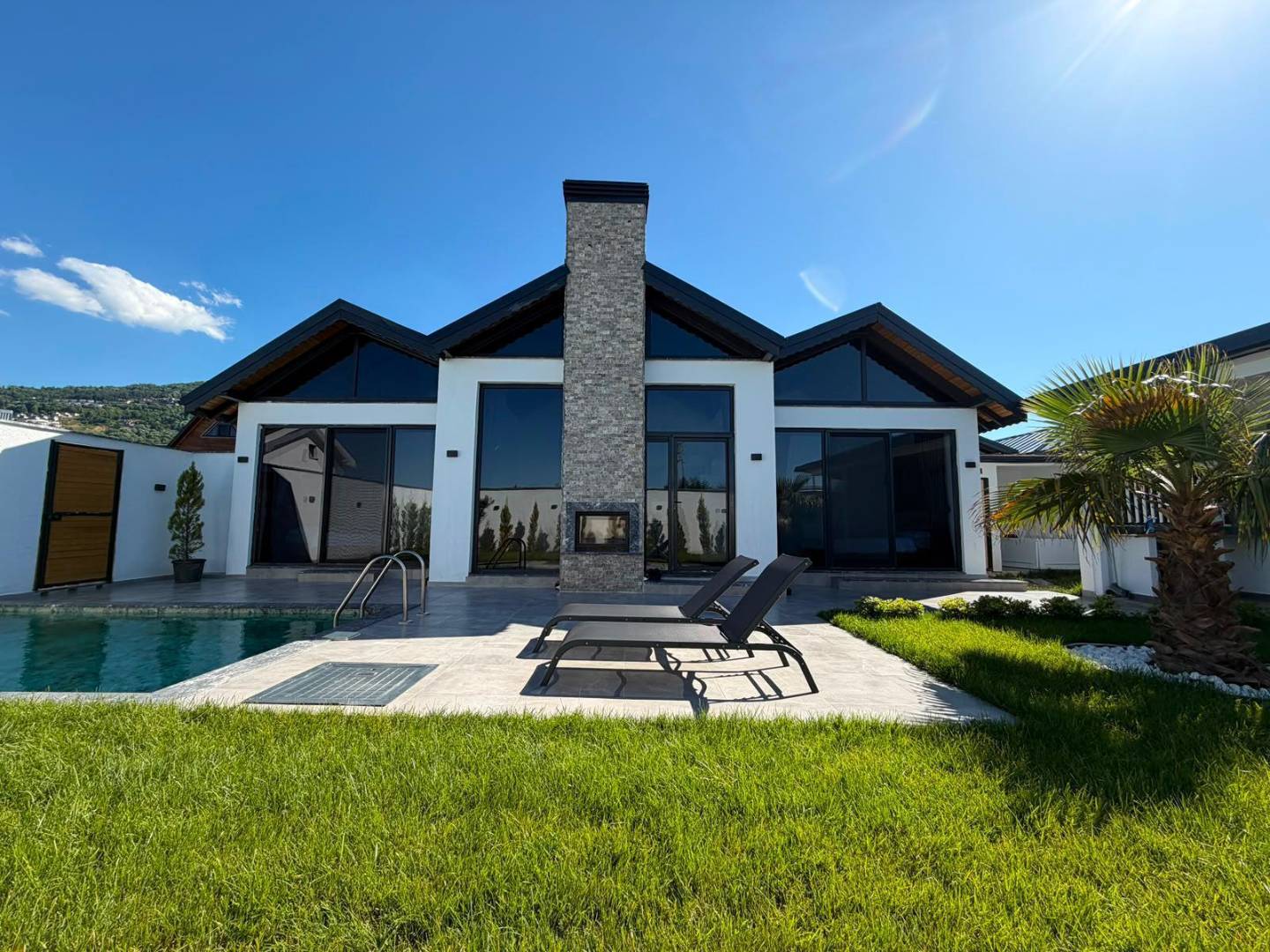 Sapanca Yanıklar'da Modern Tasarımlı, Özel Havuzlu, Konforlu Bungalov