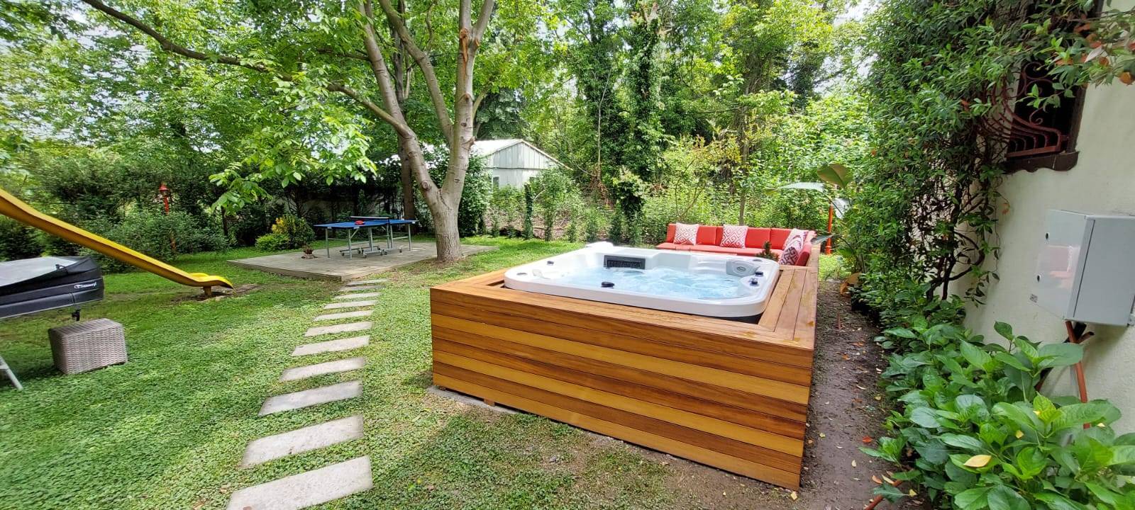 Sapanca Yanık'ta Doğanın İçinde, Geniş Bahçeli, Isıtmalı Havuzlu, 8 Kişilik, Kiralık Villa