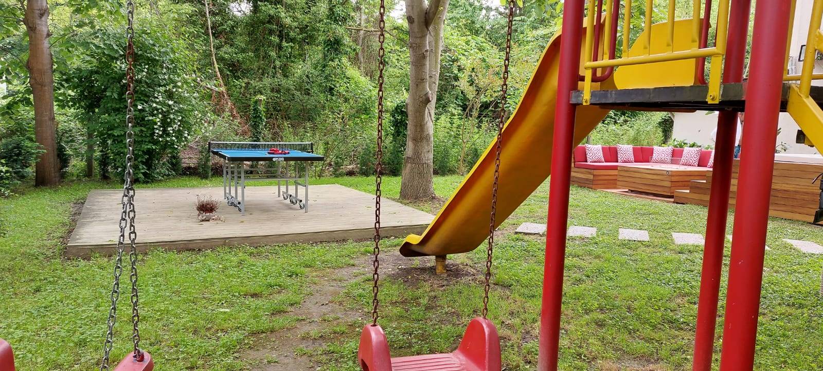 Sapanca Yanık'ta Doğanın İçinde, Geniş Bahçeli, Isıtmalı Havuzlu, 8 Kişilik, Kiralık Villa