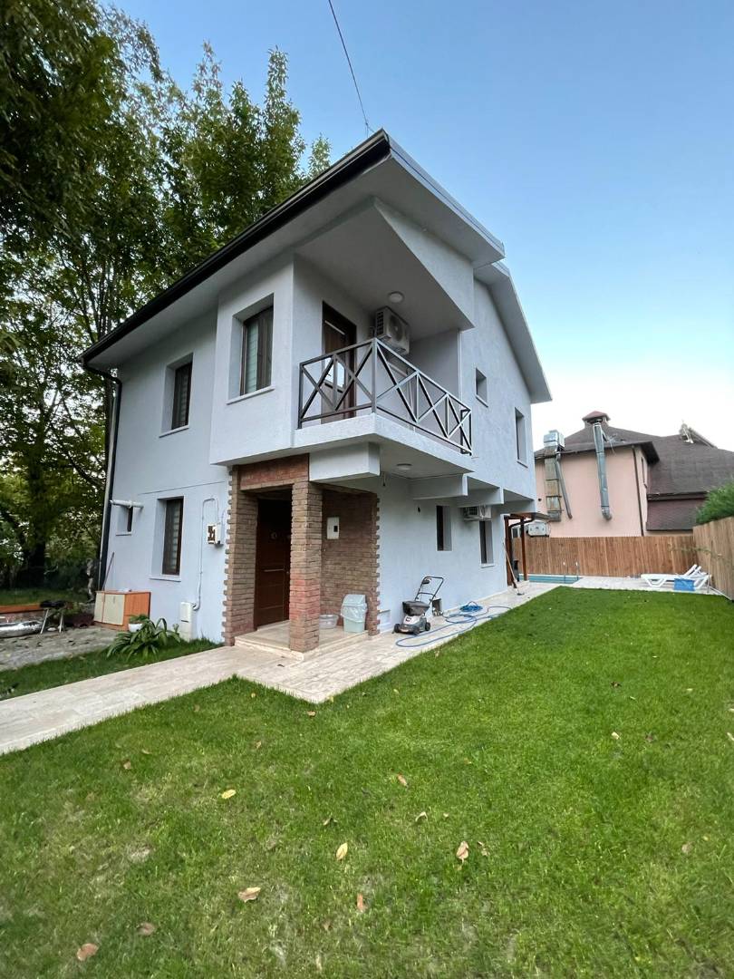 Sapanca Kırkpınar'da Merkezi Konumda, Isıtmalı Havuzlu, Modern Villa