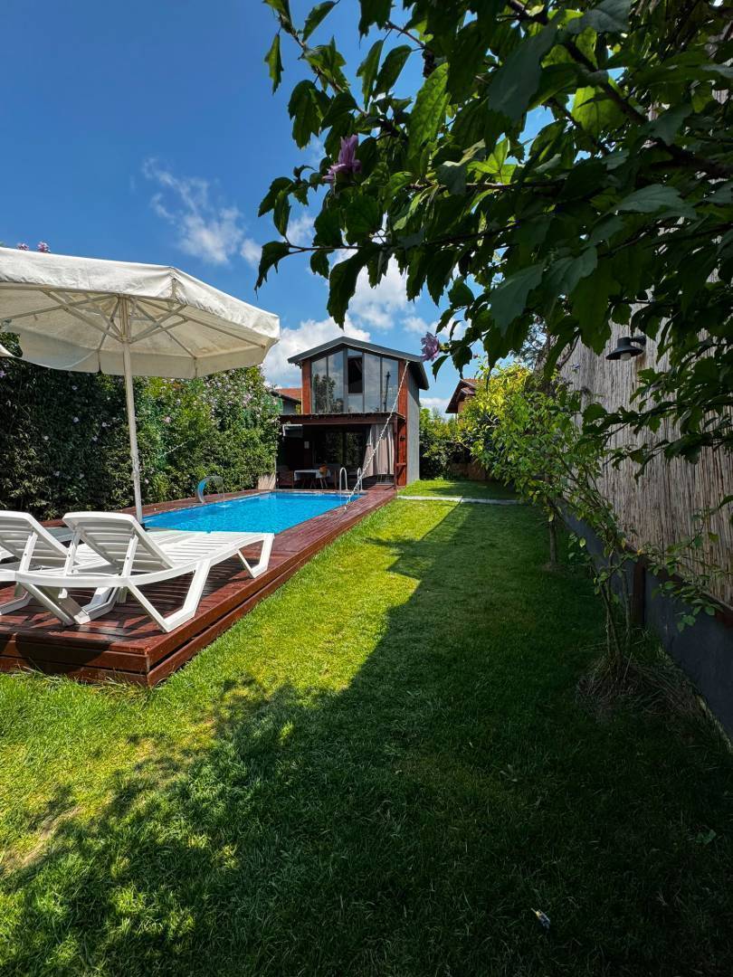 Sapanca'da Modern Tasarımlı, Isıtmalı Havuzlu, Konforlu Bungalov