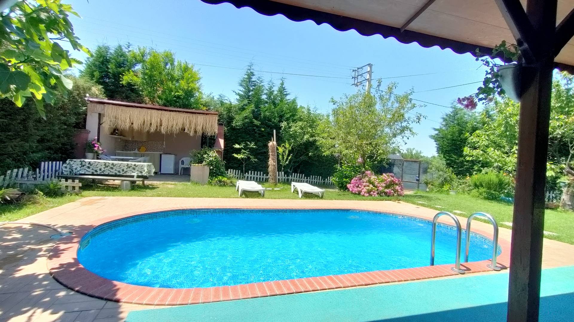 Sapanca'da Yeşillikler İçerisinde, Isıtmalı Özel Havuzlu, 6 Kişilik Kır Evi