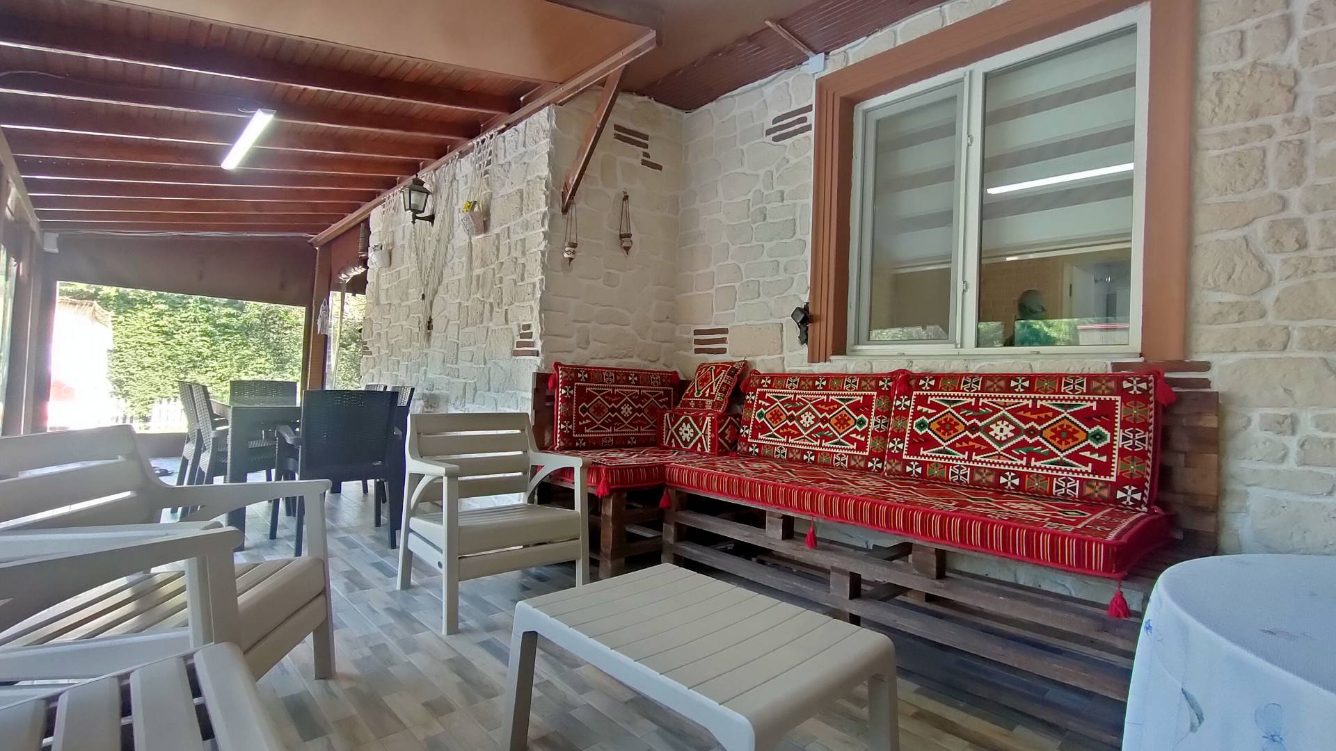 Sapanca'da Yeşillikler İçerisinde, Isıtmalı Özel Havuzlu, 6 Kişilik Kır Evi