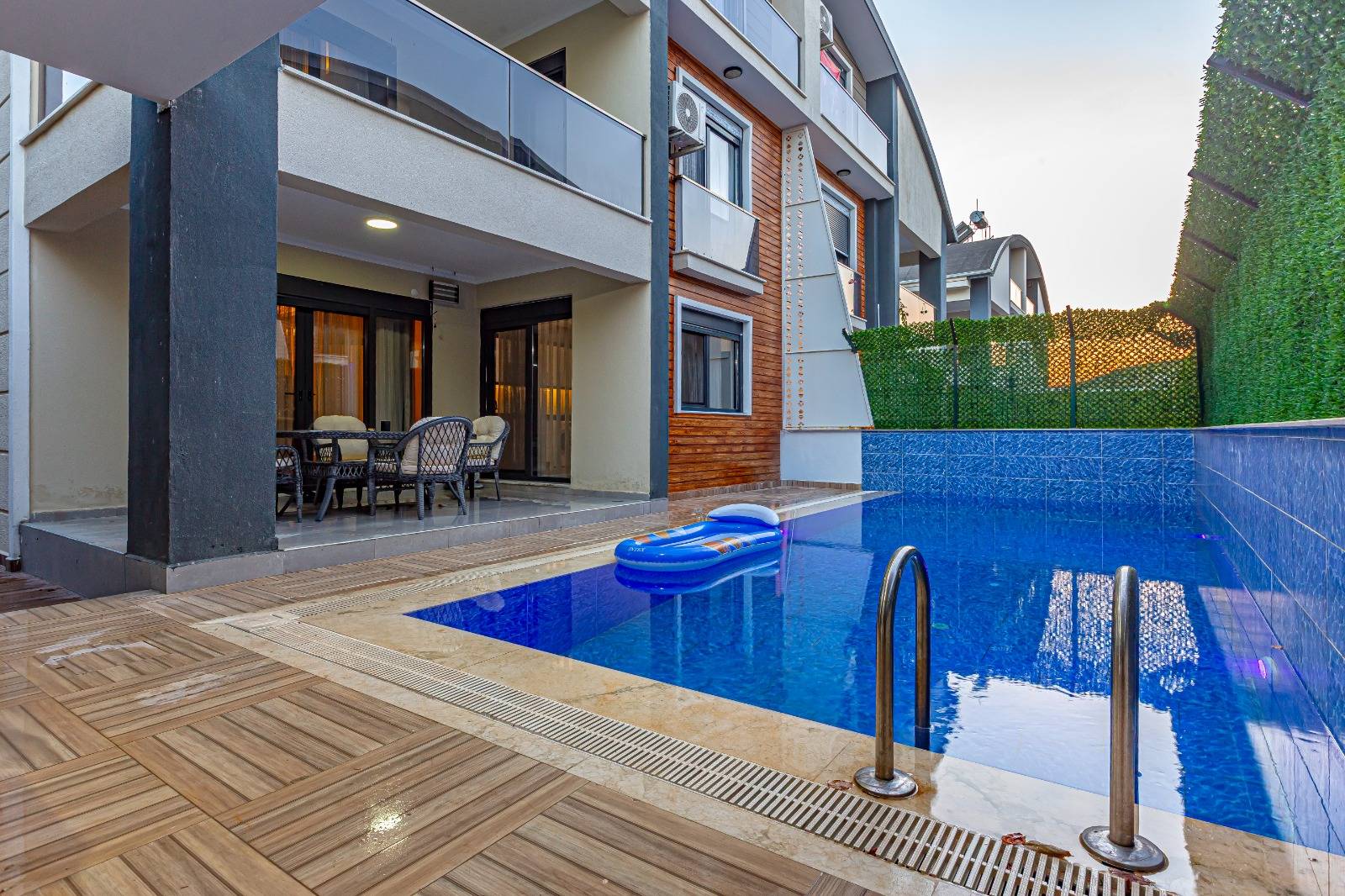Serik Belek'te Kalabalık Ailelere Uygun, Özel Havuzlu, 5+1 Modern Villa