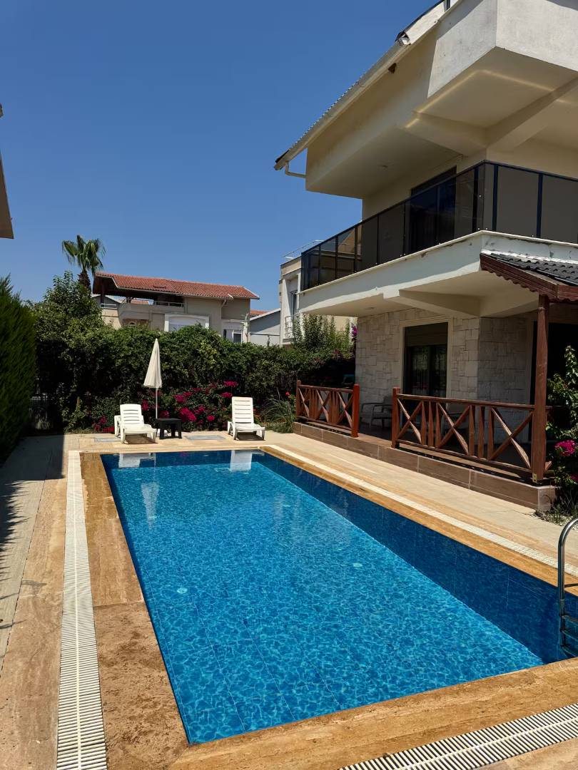 Serik Kadriye'de Merkezi Konumda, Özel Havuzlu, Kiralık Villa