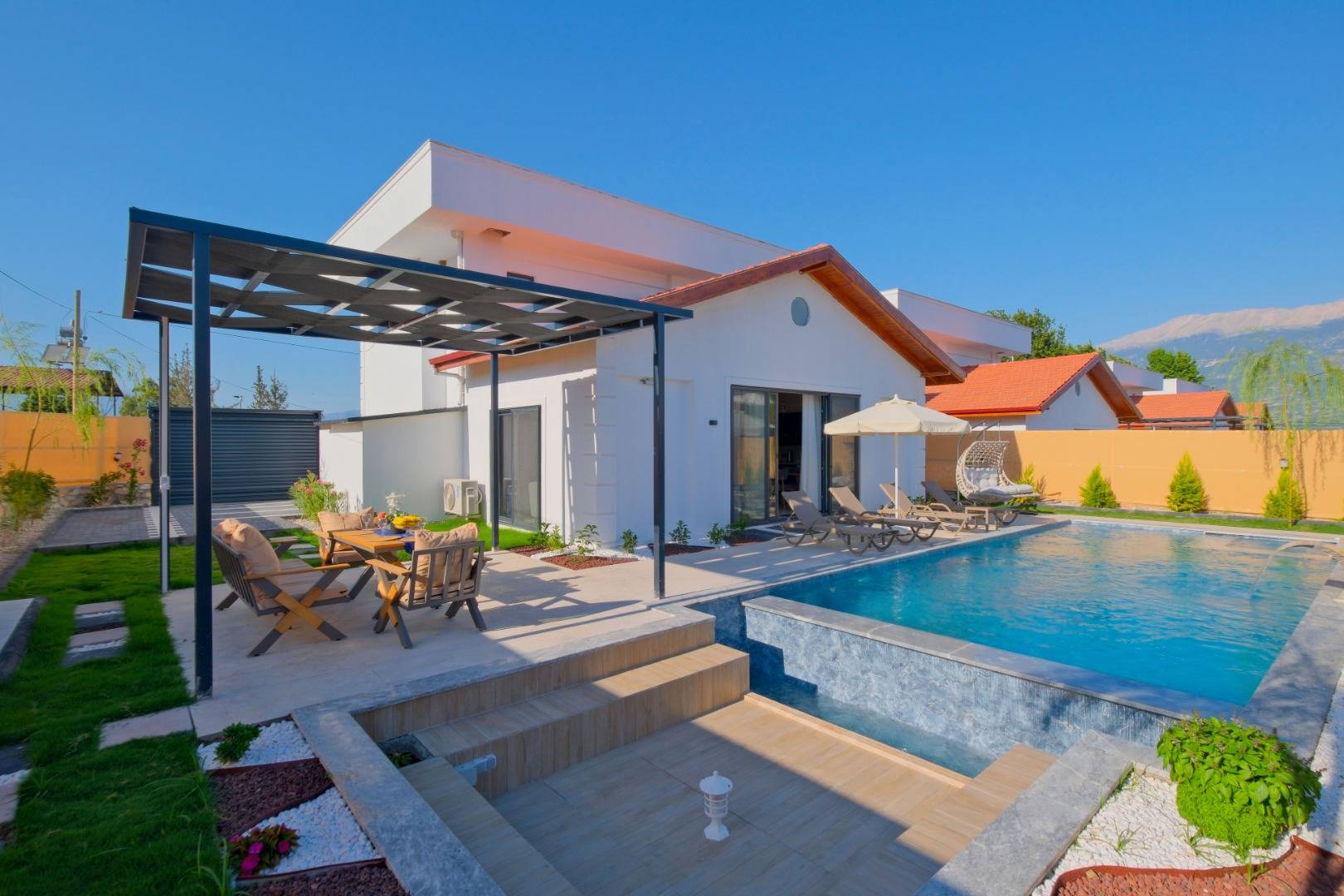 Seydikemer Çaltıözü'nde Doğa İle İç İçe, Özel Havuzlu, Lüks Villa