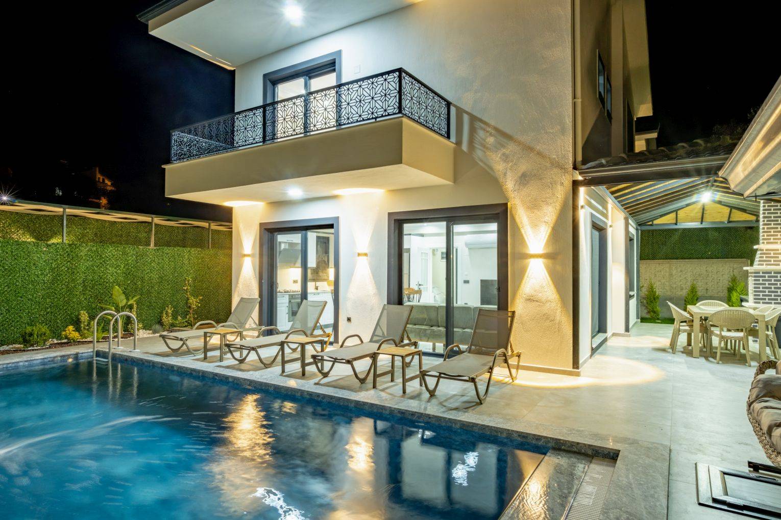 Seydikemer Gerişburnu'nda Geniş Ailelere Uygun, Özel Havuzlu, 3+1 Kiralık Villa