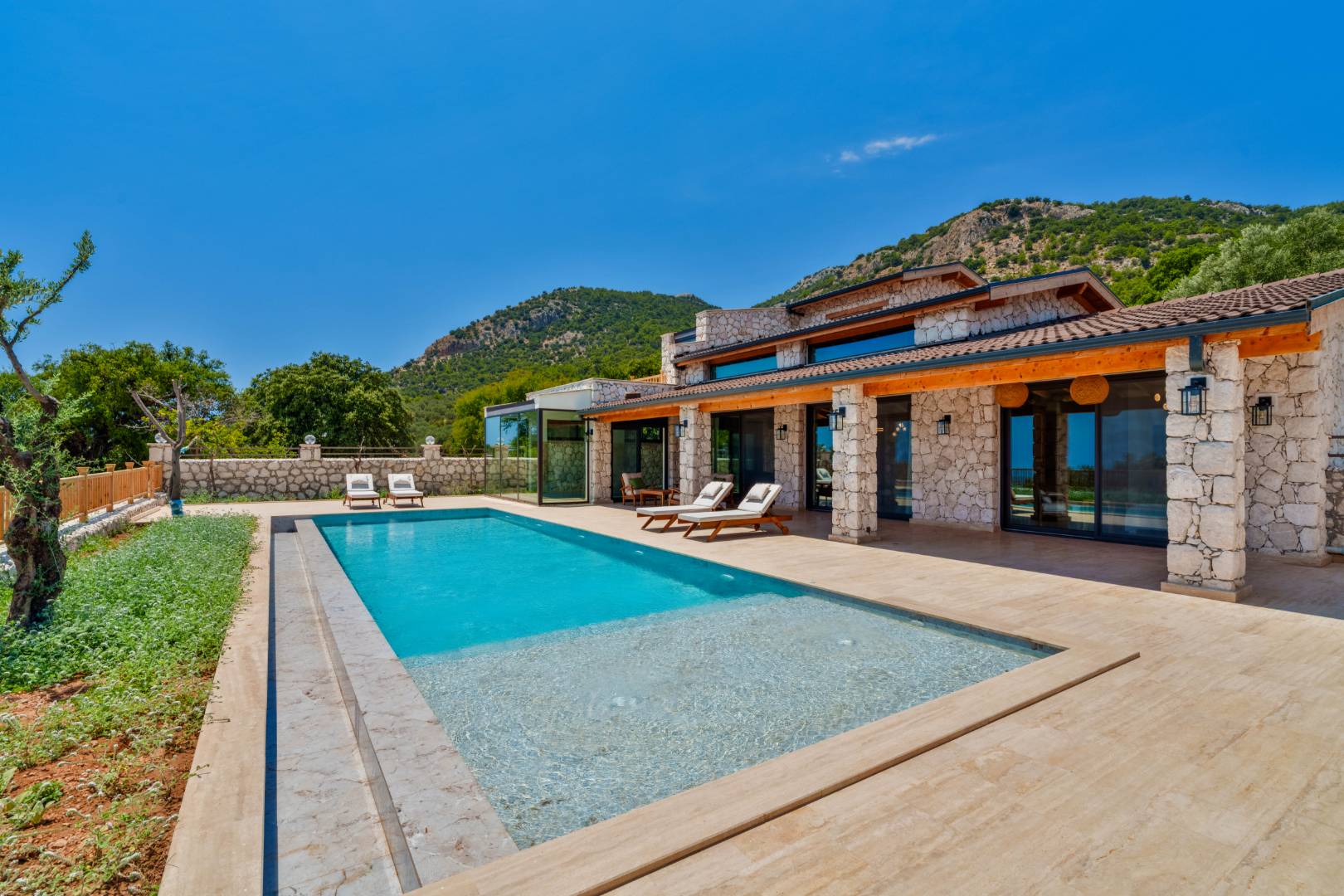 Seydikemer Karadere'de Doğa İle İç İçe, Özel Havuzlu, Lüks Villa