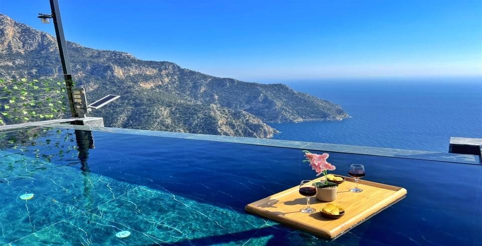 Seydikemer'de Enfes Deniz Manzaralı, Sonsuzluk Havuzlu, Şık Bungalov