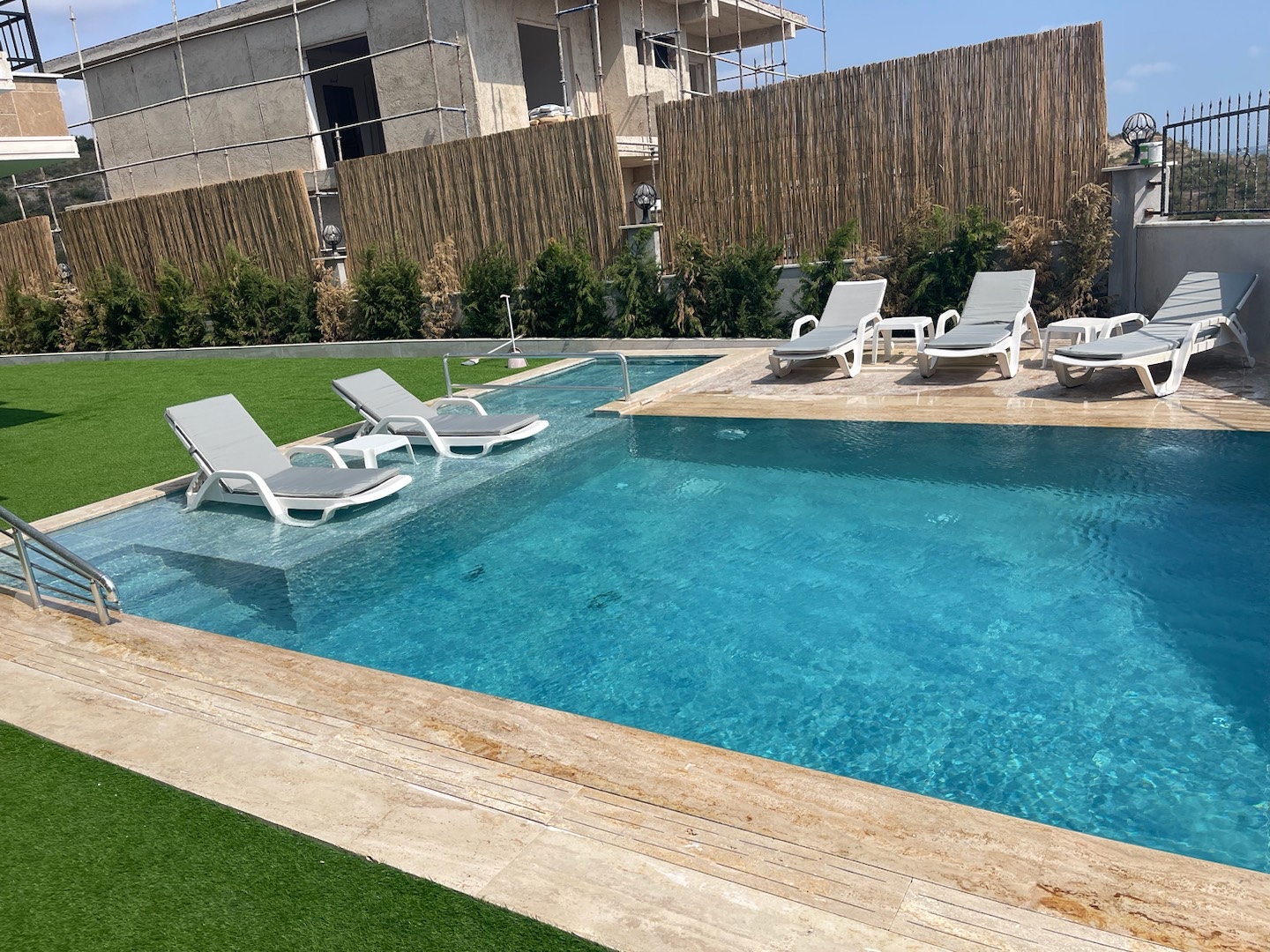 Manavgat Evrenseki'de Sakin Konumda, Özel Havuzlu, Şık Villa