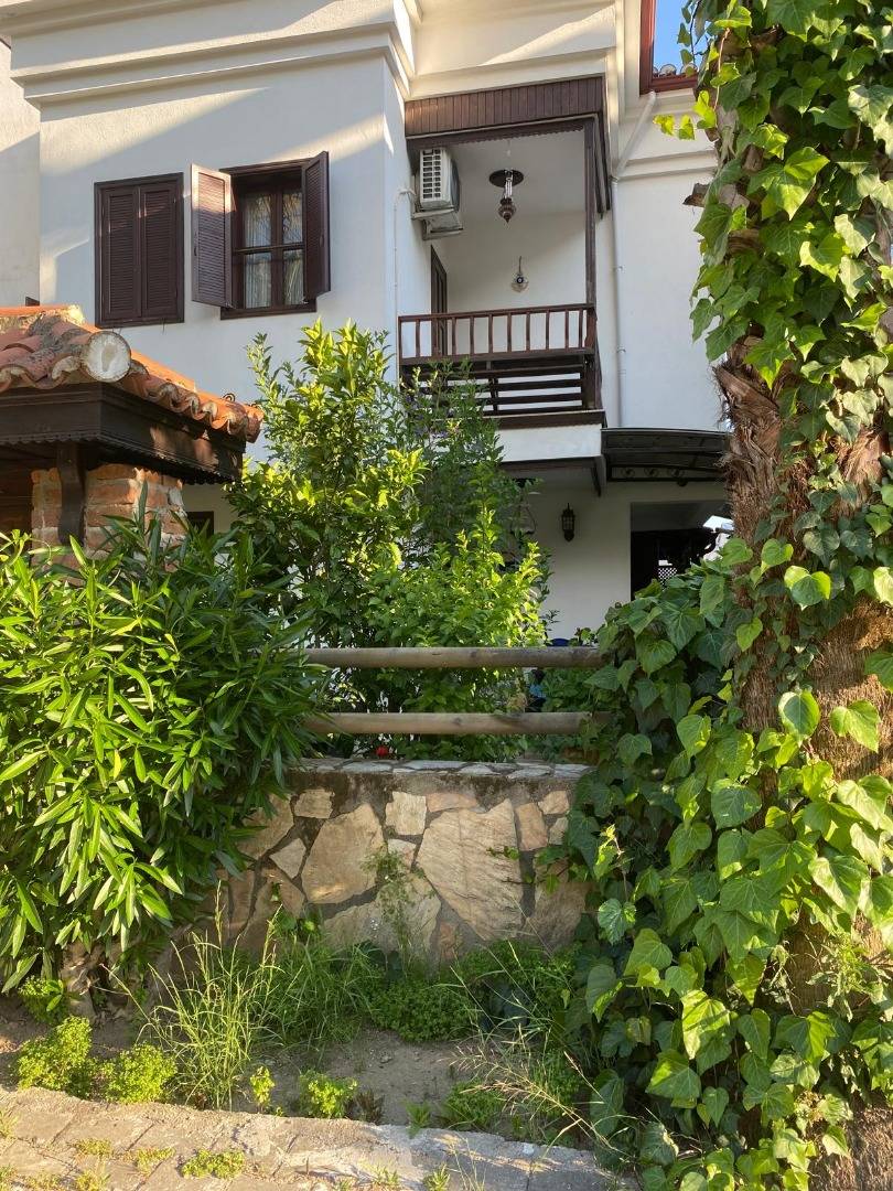 Ula Akyaka'da Geniş Ailelere Uygun, 8 Kişilik, Konforlu Ev