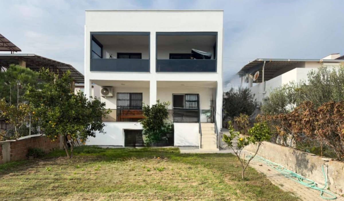 Urla Güzelbahçe'de Denize Yakın, Bahçeli, 2+1 Villa