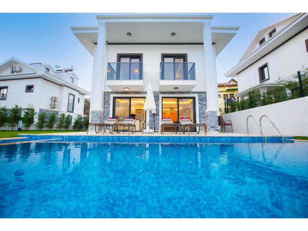 Ölüdeniz'de Kalabalık Ailelere Uygun, Özel Havuzlu, Modern Villa