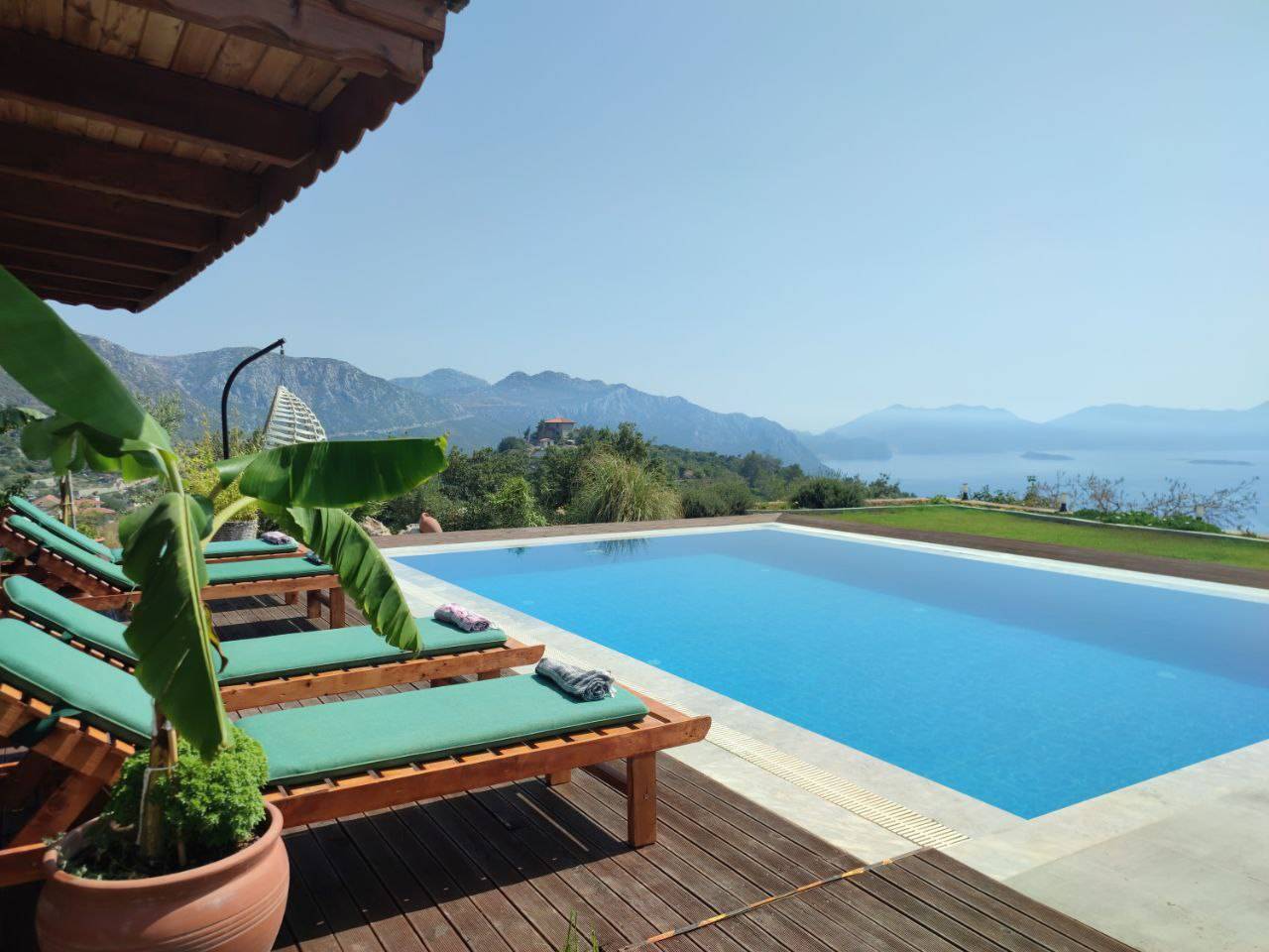 Marmaris Söğüt'te Enfes Deniz Manzaralı, Özel Havuzlu, Otantik Villa