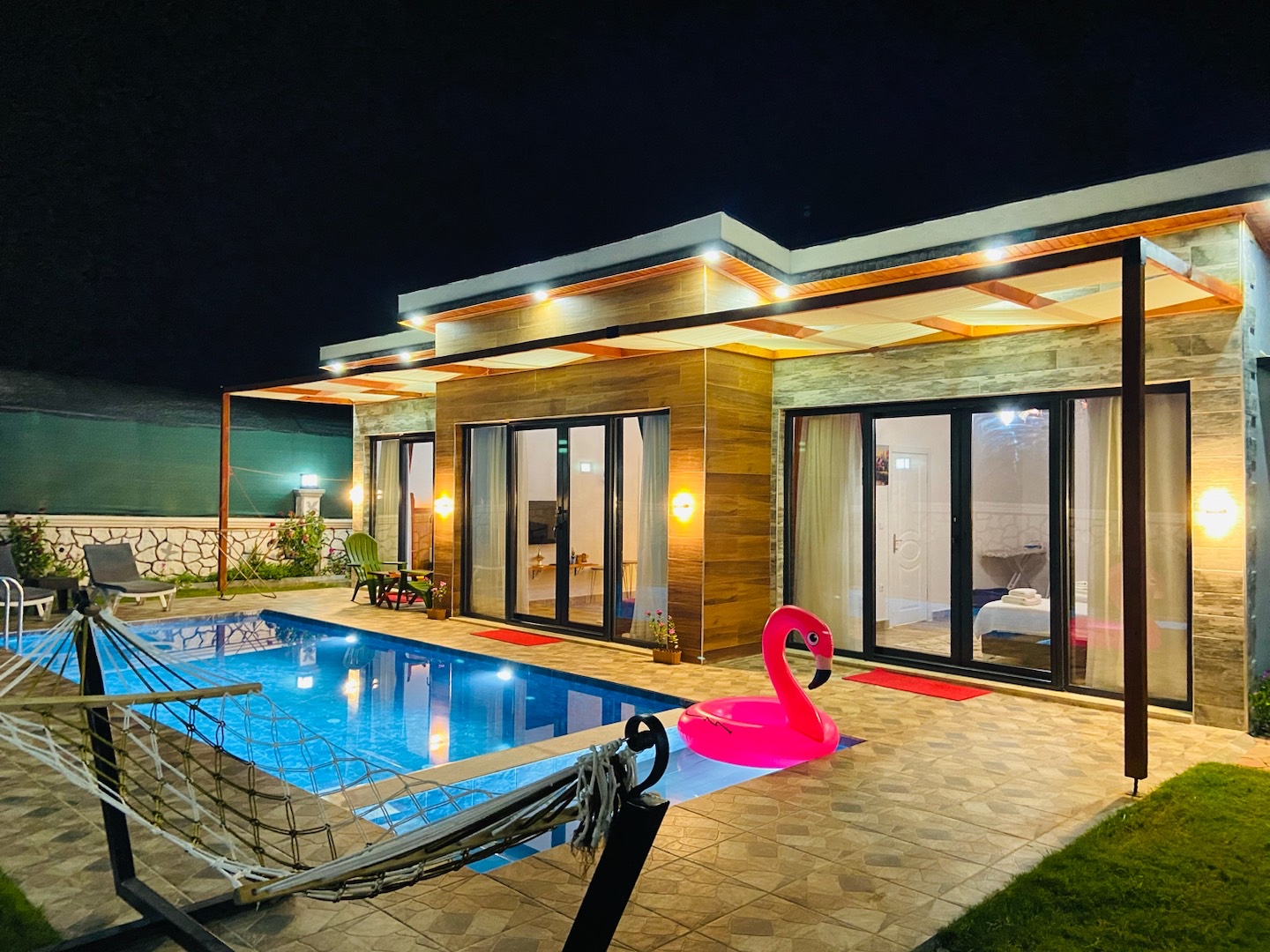 Fethiye Karagedik'te Sakin Konumda, Özel Havuzlu, Modern Tasarımlı Villa