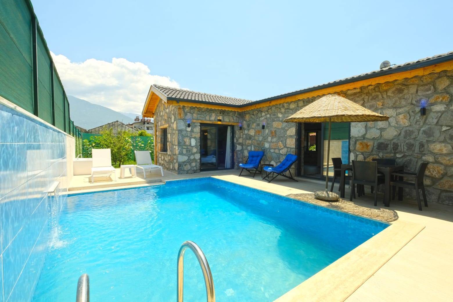 Fethiye Karaçulha'da Taş Mimarili, Özel Havuzlu, Modern Villa