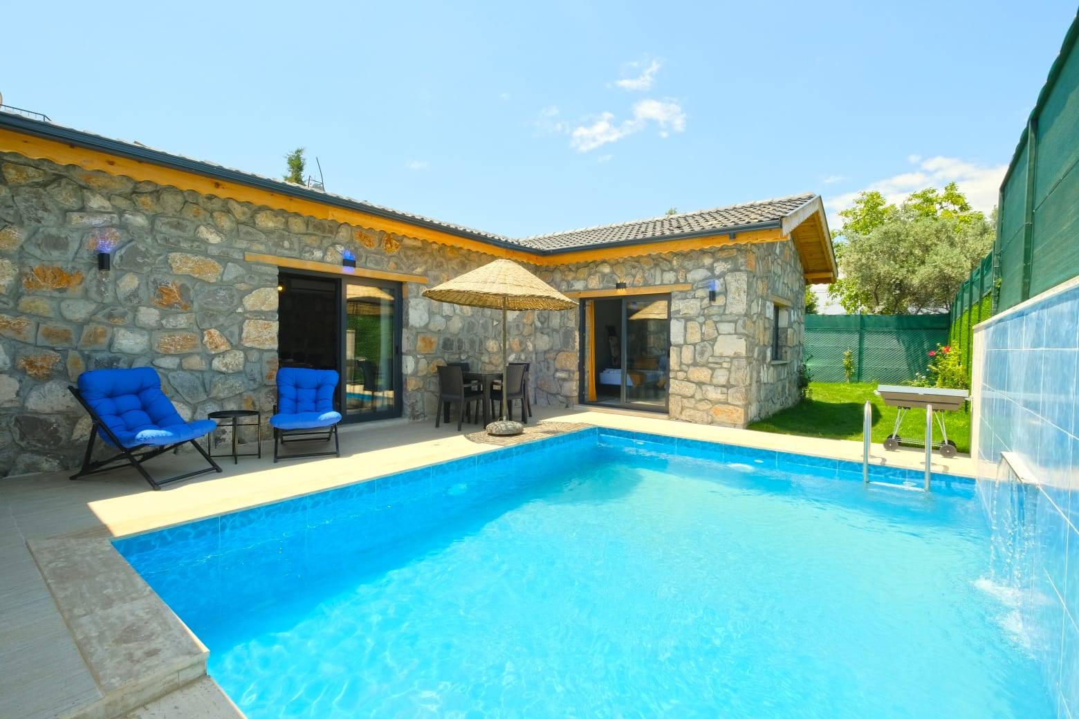 Fethiye Karaçulha'da Taş Mimarili, Özel Havuzlu, Modern Villa