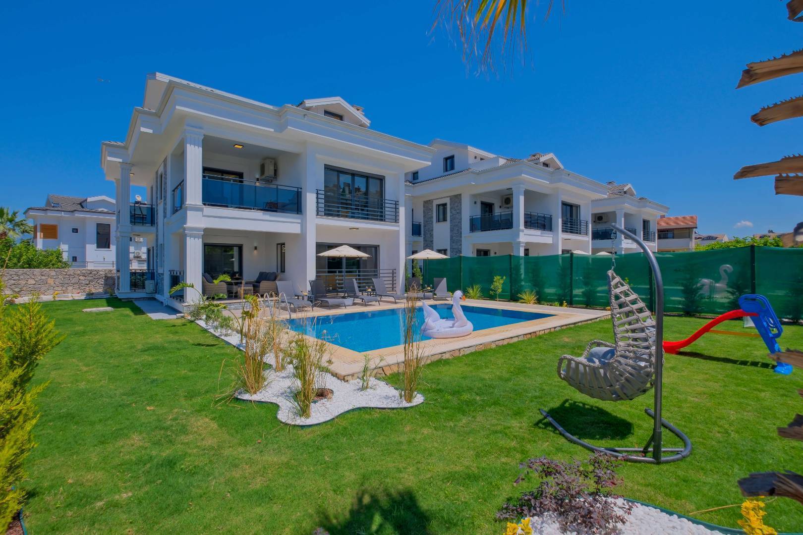 Muğla Fethiye'de Kalabalık Ailelere Uygun, Özel Havuzlu, Modern Tasarımlı Villa