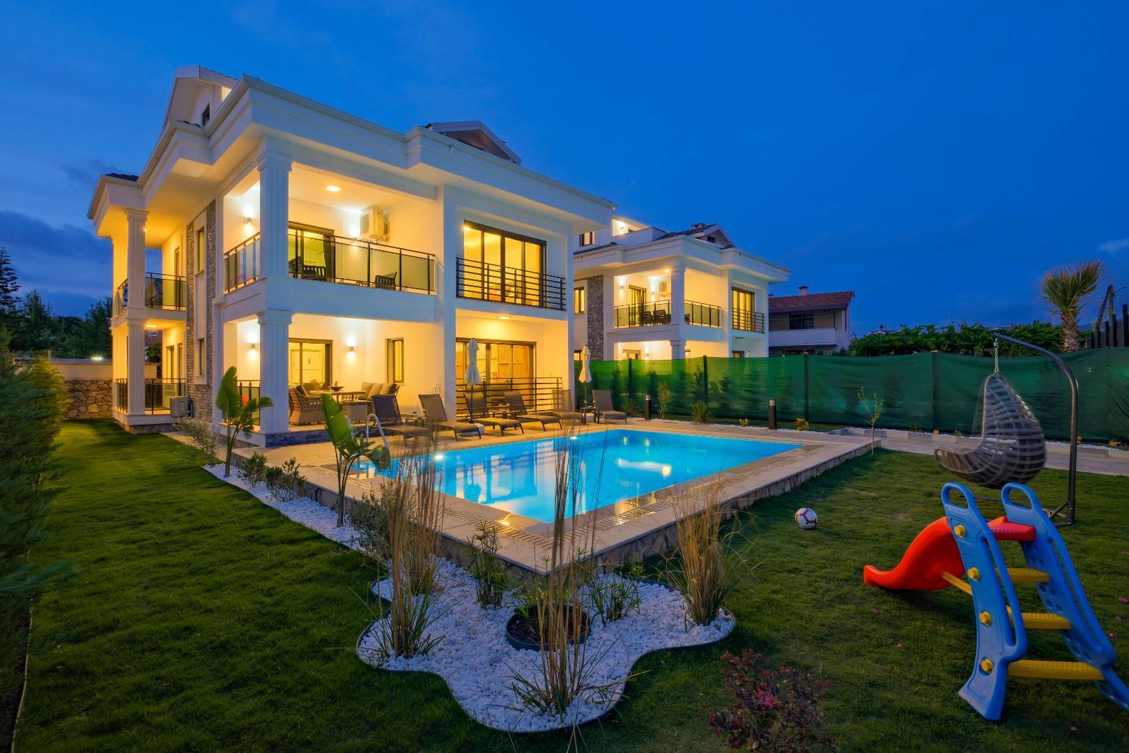 Muğla Fethiye'de Kalabalık Ailelere Uygun, Özel Havuzlu, Modern Tasarımlı Villa